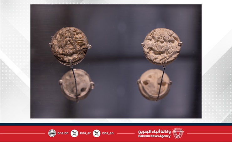 مجموعة القطع الأثرية البحرينية المكتشفة من دلمون وتايلوس معروضة في متحف اللوفر أبوظبي